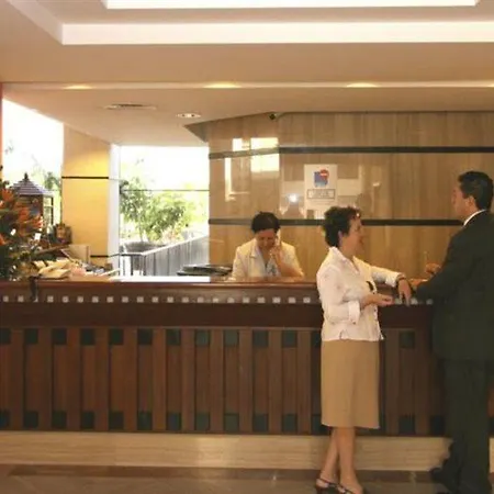 中央中心酒店 - 仅限成人 酒店